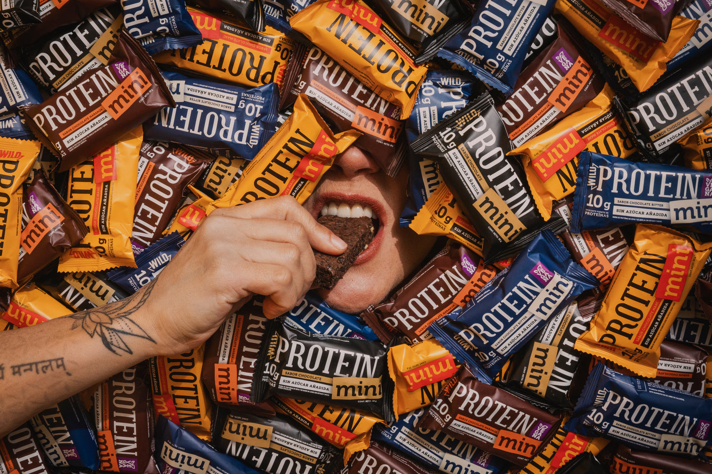 Wild Protein Mini Vegana Chocolate Bitter - 24 unidades